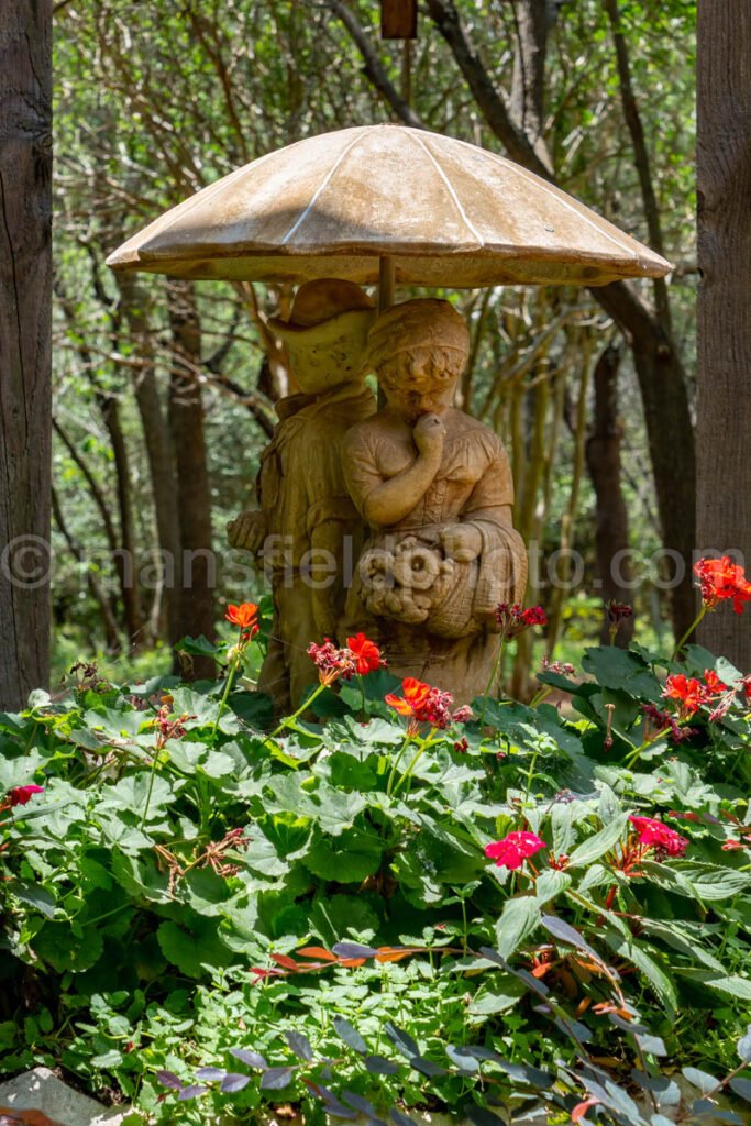 Statue At Clark Gardens A4-04349 - Mansfield Photography