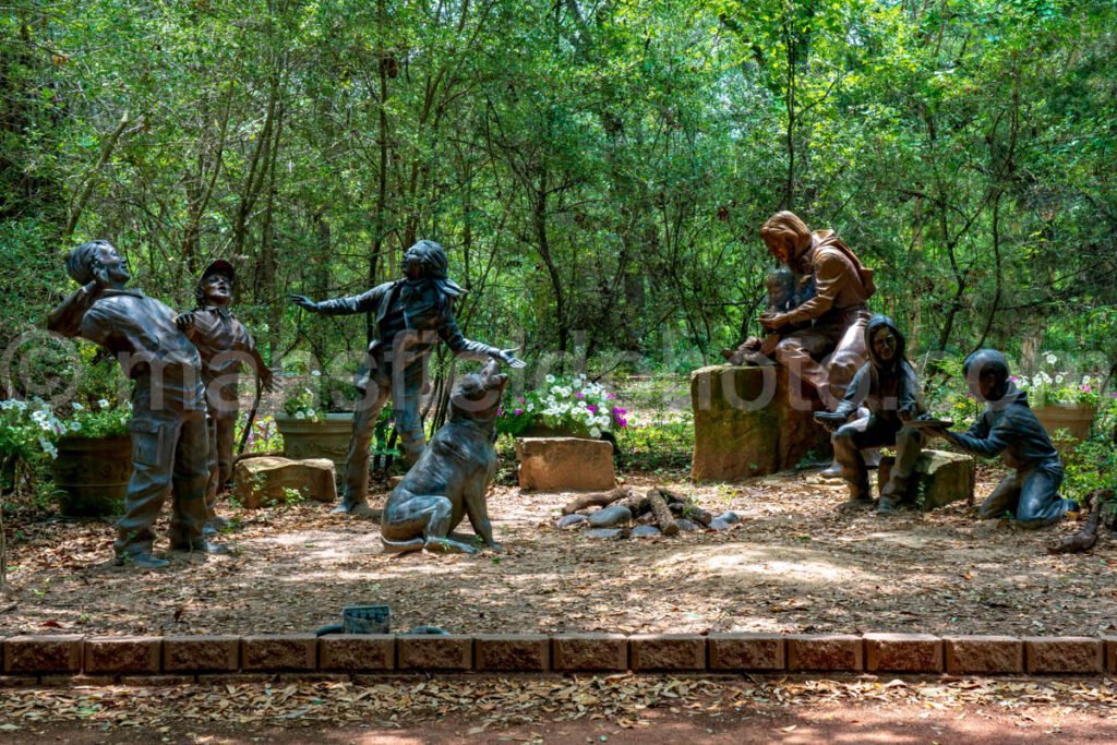 Statue at Clark Gardens A4-04350 - Mansfield Photography