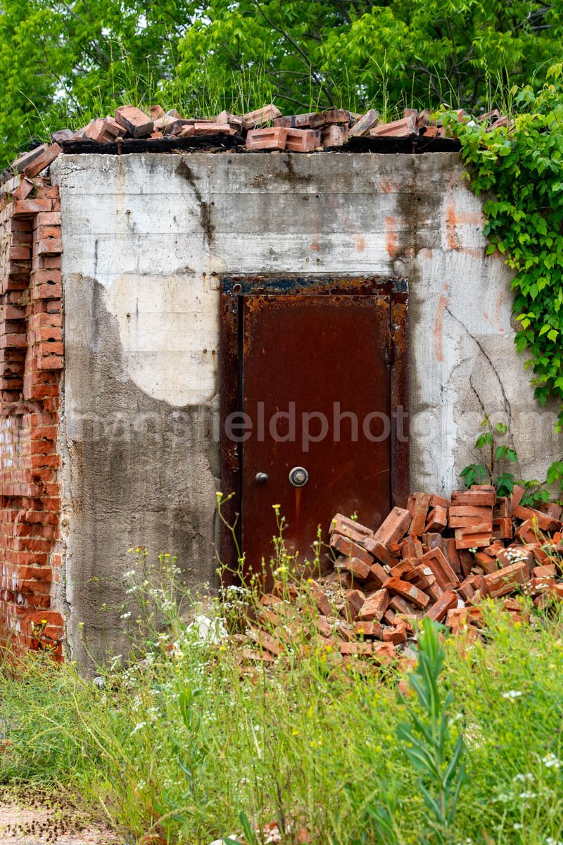 Chilton, Texas – Old Bank Safe A4-20835