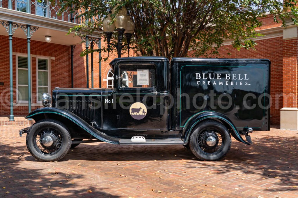 Brenham, Texas, Bluebell Creamery A4-24426 - Mansfield Photography