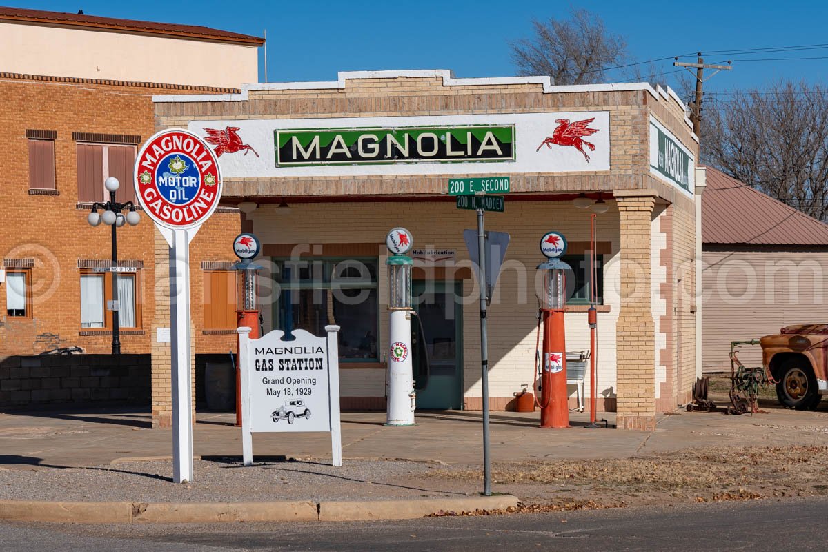 Magnolia Gas Station in Shamrock, Texas A4-28607