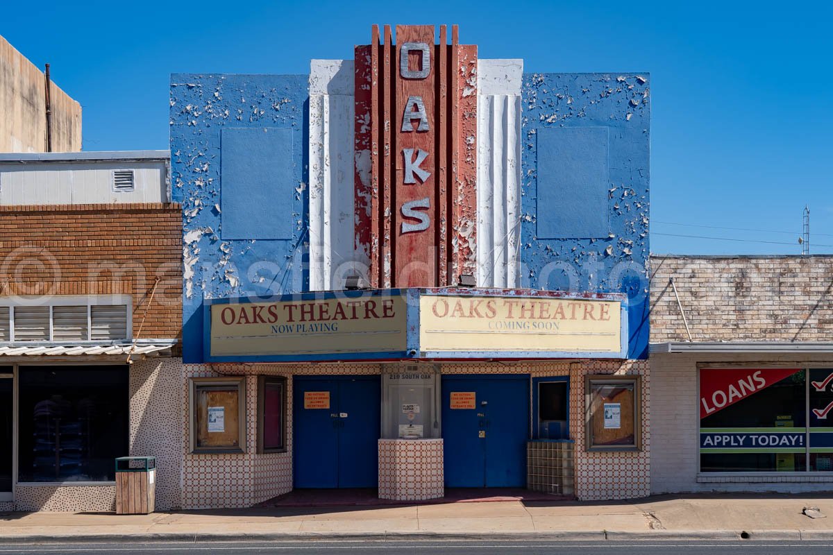 Oaks Theatre in Pearsall, Texas A4-31266