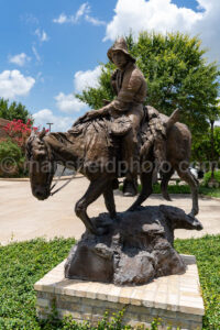The Hungry Loop Statue In Cuero, Texas A4-36551 - Mansfield Photography
