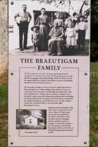 Braeutigam Family At Fort Martin Scott State Historic Site A4-38008 - Mansfield Photography