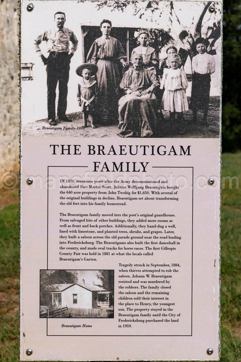 Braeutigam Family at Fort Martin Scott State Historic Site A4-38008