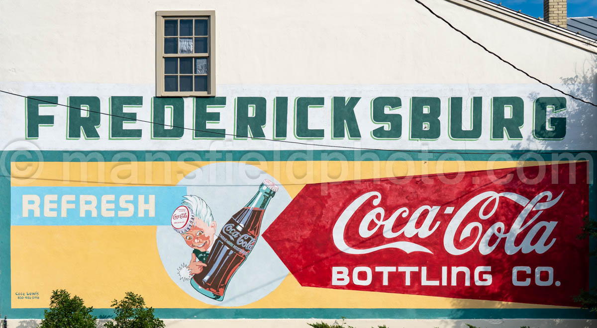 Mural in Fredericksburg, Texas A4-38104